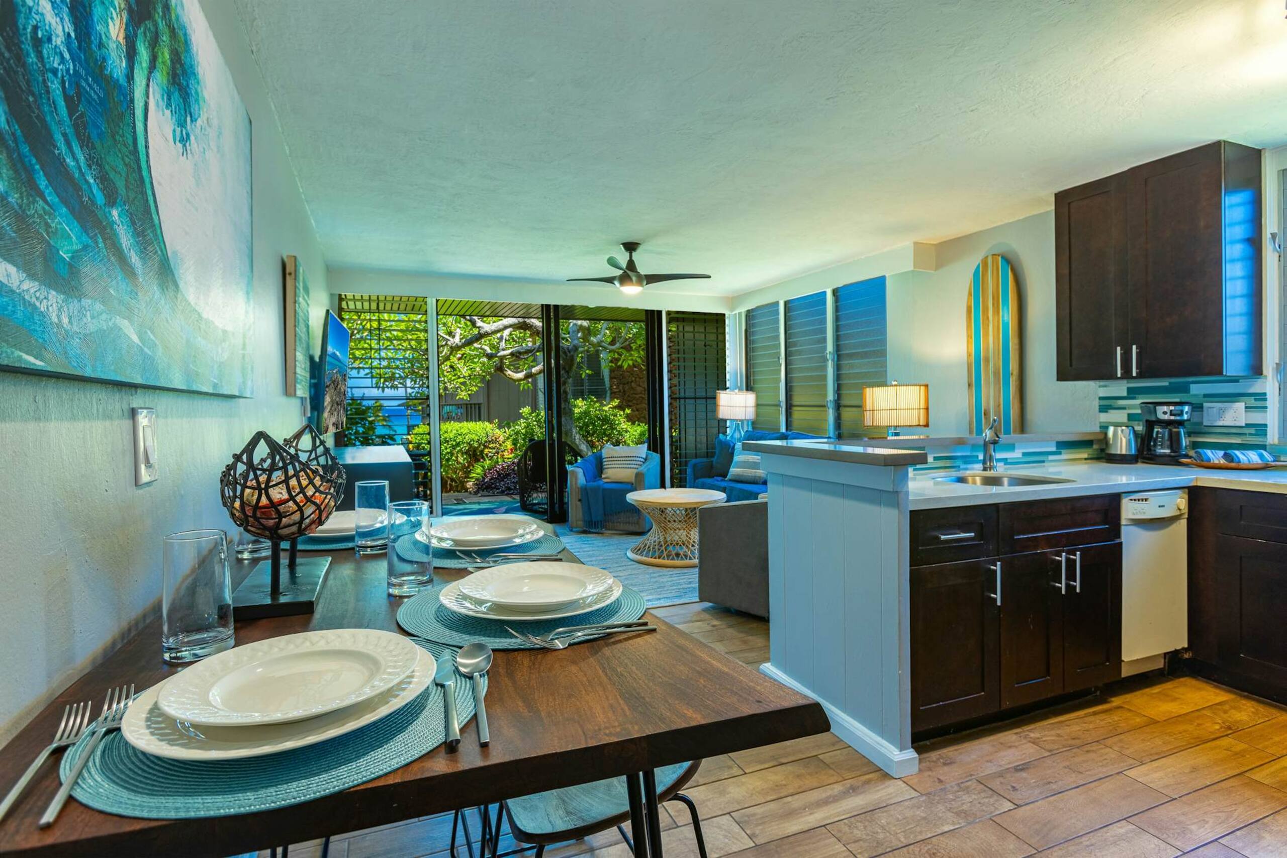 Condo in Lahaina · ★4.33 · 1 bedroom · 2 beds · 1 shared bath - Image 6