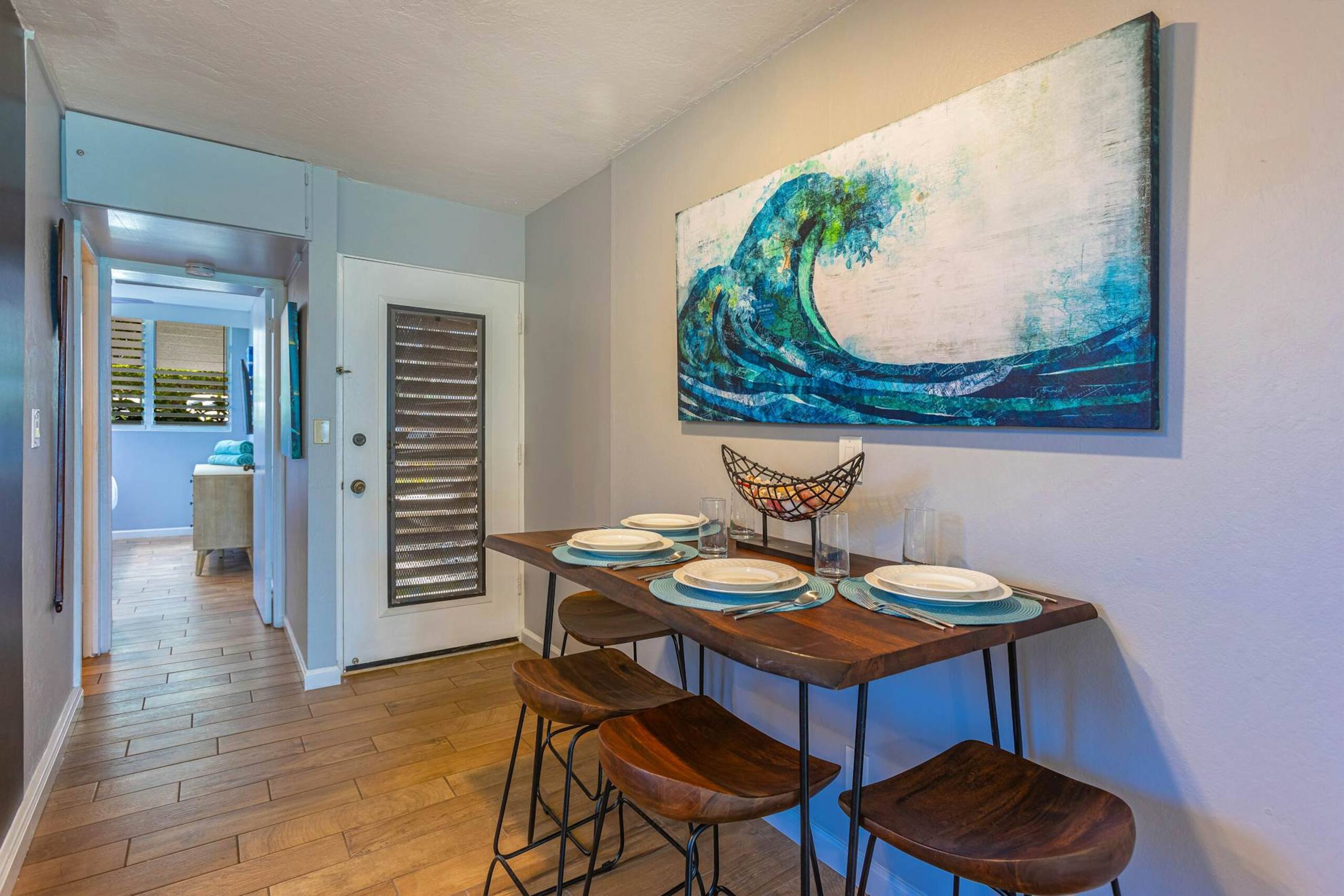 Condo in Lahaina · ★4.33 · 1 bedroom · 2 beds · 1 shared bath - Image 7
