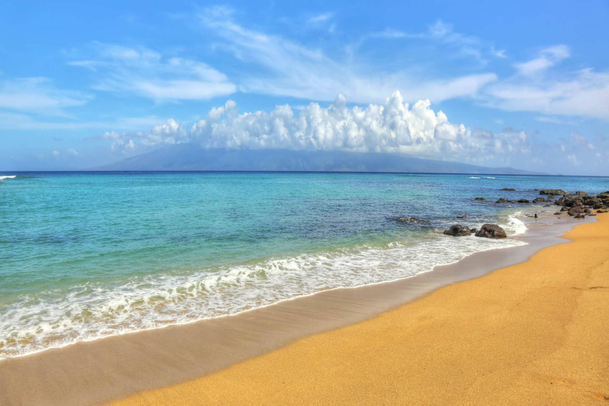Condo in Lahaina · ★4.33 · 1 bedroom · 2 beds · 1 shared bath - Image 12