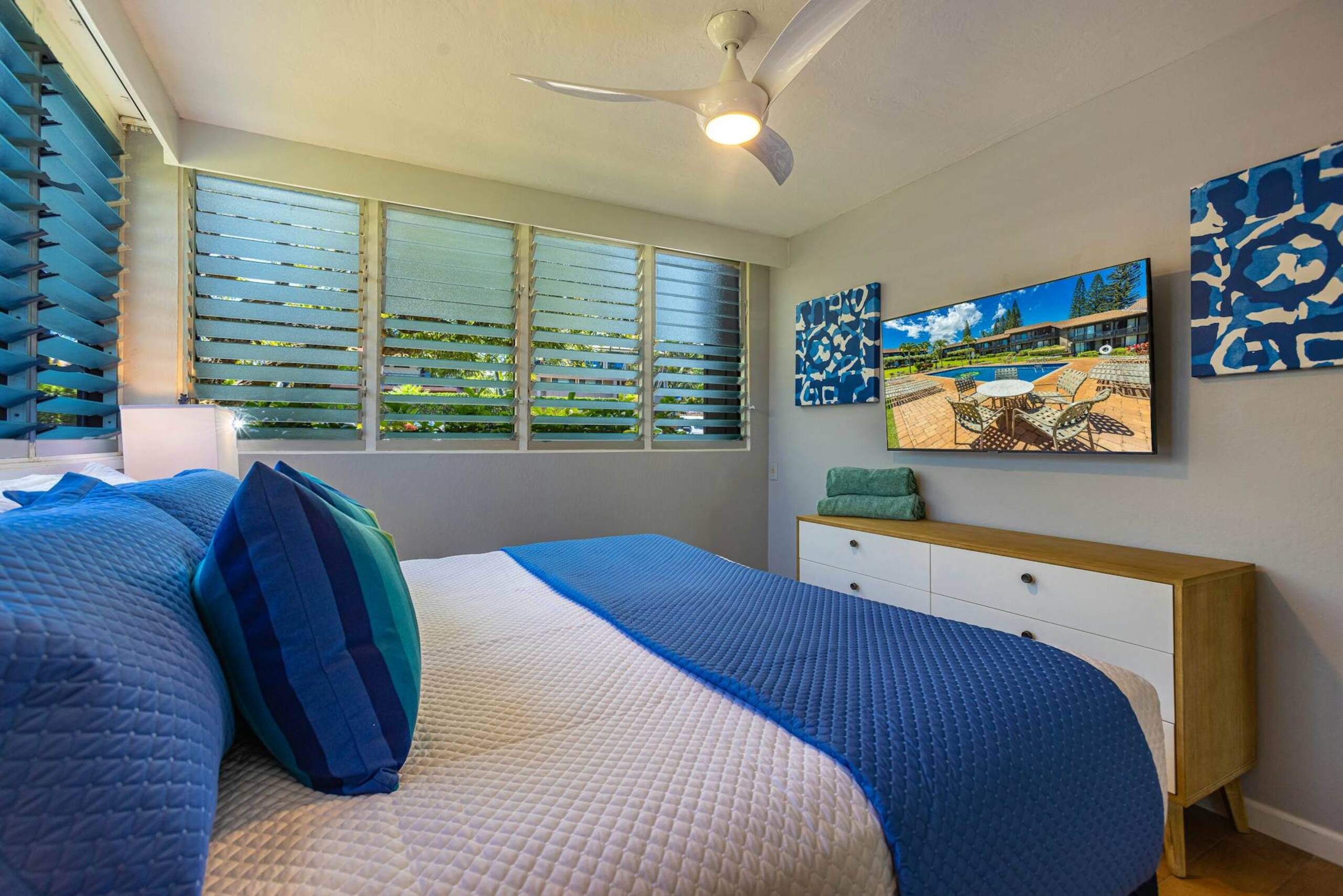 Condo in Lahaina · ★4.33 · 1 bedroom · 2 beds · 1 shared bath - Image 10