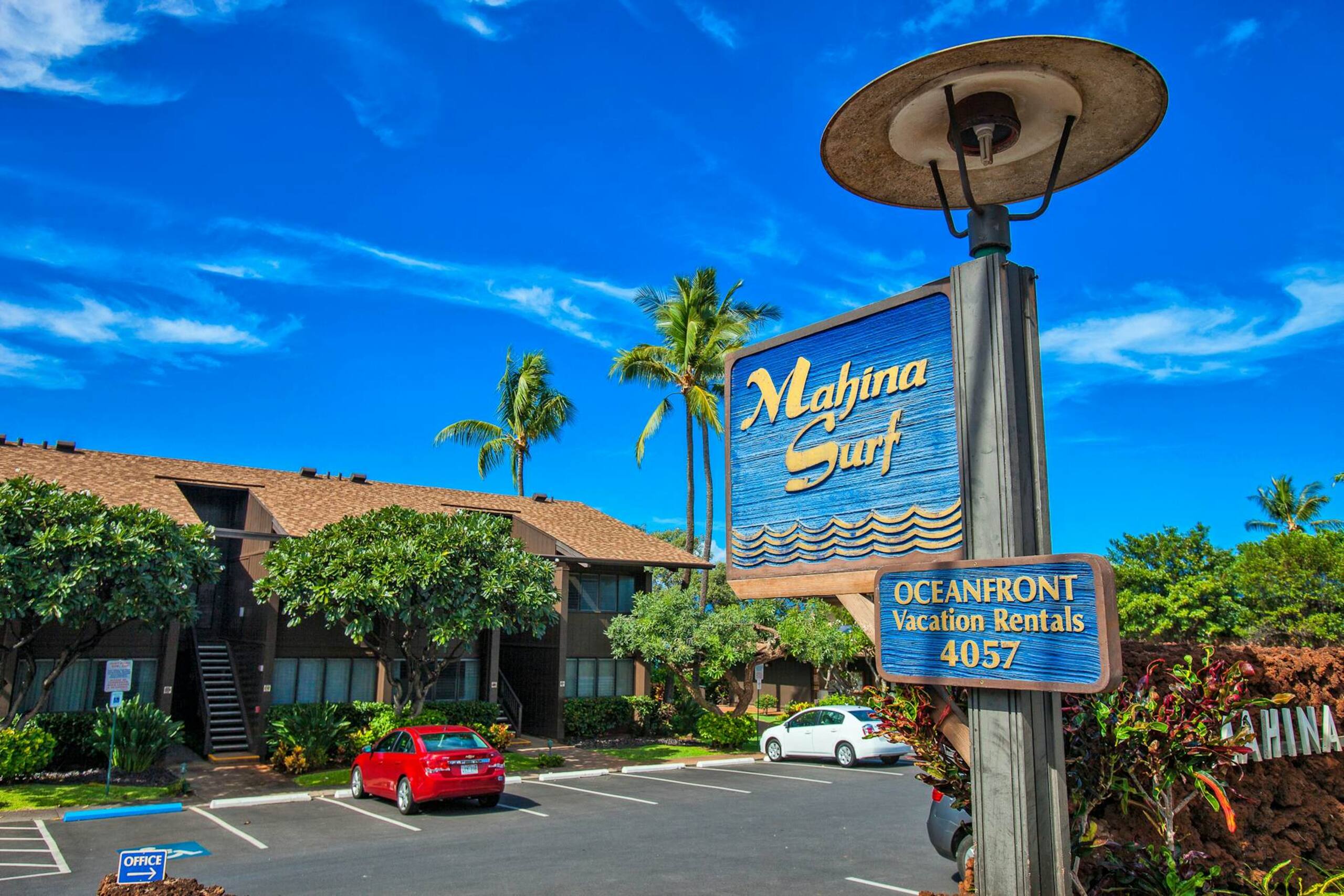 Condo in Lahaina · ★4.33 · 1 bedroom · 2 beds · 1 shared bath - Image 14