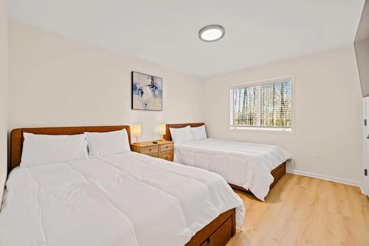 Chambre double amusante – Un espace parfait pour les enfants ou les amis.