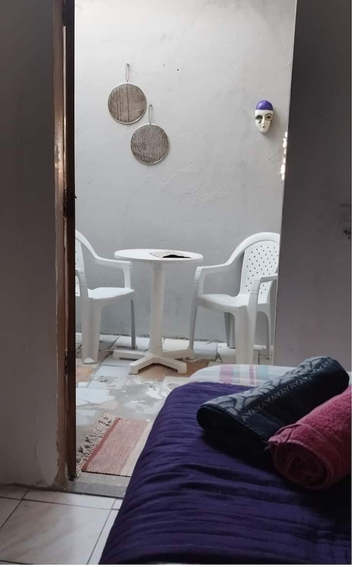 prostor za opuštanje ili ugodan doručak na balkonu apartmana.