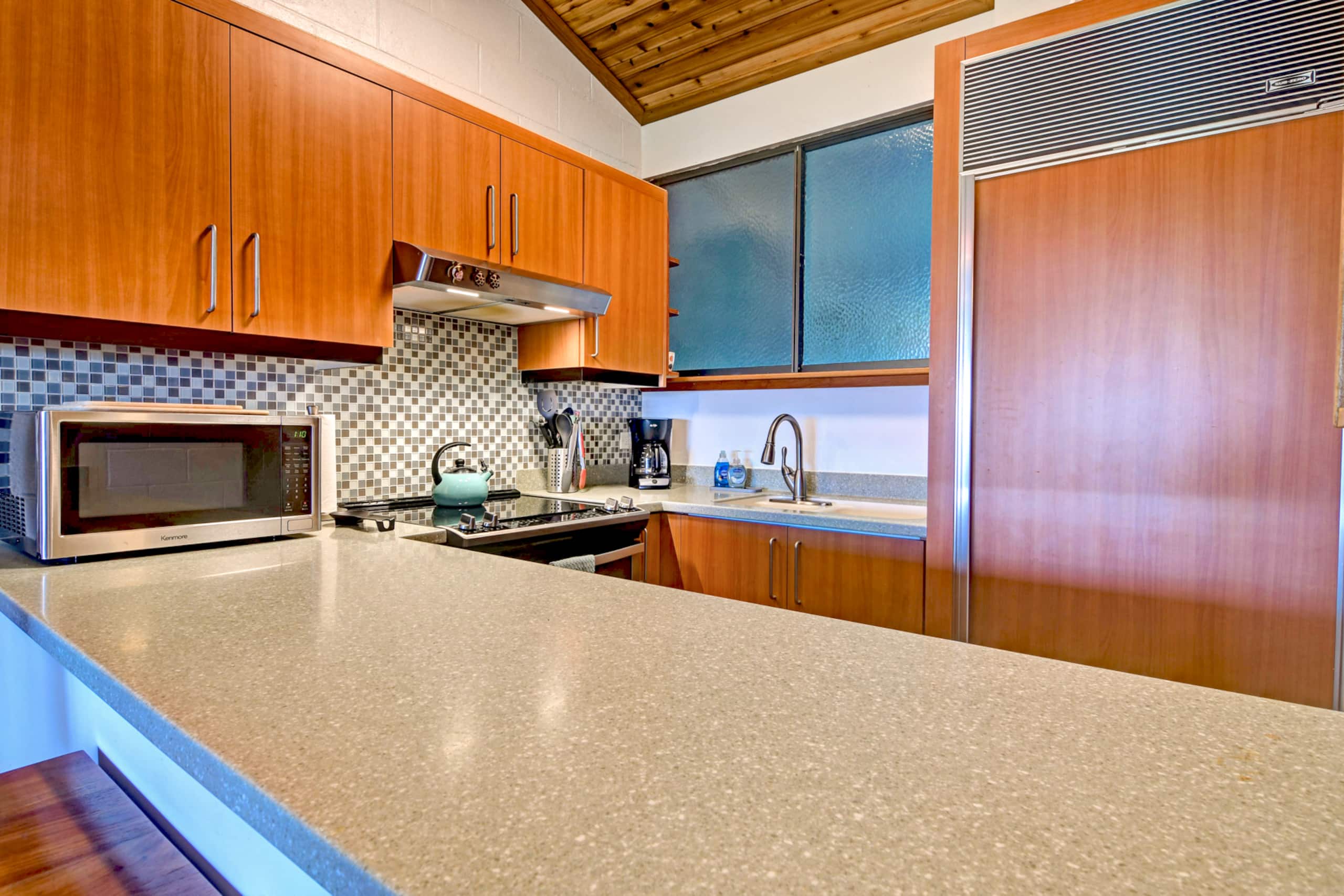 Sunrise Condo Penthouse 2 bd - Amazing Ocean View - Image 7