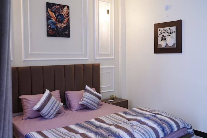 Un'altra camera da letto padronale 