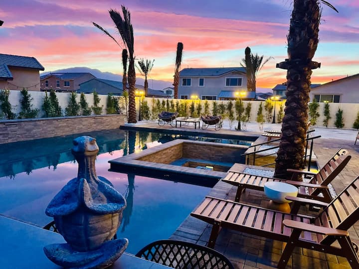 Wow! 6 Bedrooms 9 Beds! Bali Dream & Pickleball! - Coachella, CA