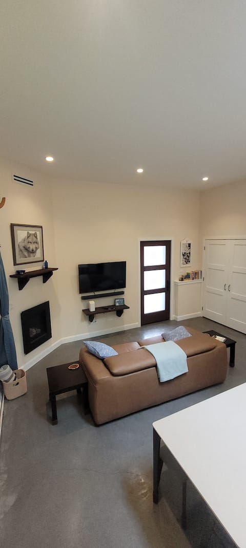 Top performing Airbnb: Little Woodhaven Cottage in East Sooke & Juan De Fuca