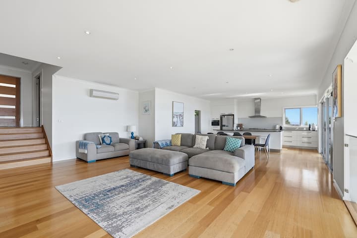Sandy Bay Panorama Retreat - Hobart