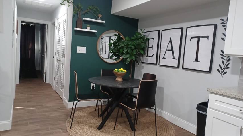 20minsNYC/MSG/Prud/Met-Life/Dtw EWR/ cute 2BR gallery image 2