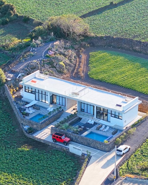 Window Lounge Pool Villa