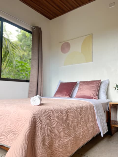 Short walk to beach, gym and supermarket