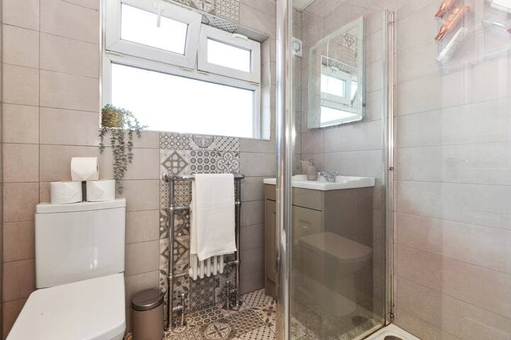 5 Bedroom House in Dublin 9 gallery image 5