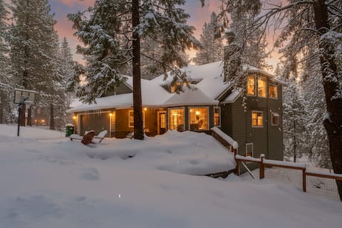 3,200+ sqft | Game Rm | Climbing wall | Tree house