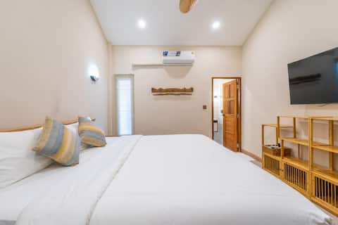 Emerald. Pillow Moon