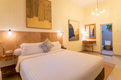 3 BR near Pakuwon Mall | 9 Guests | Siji Gempol