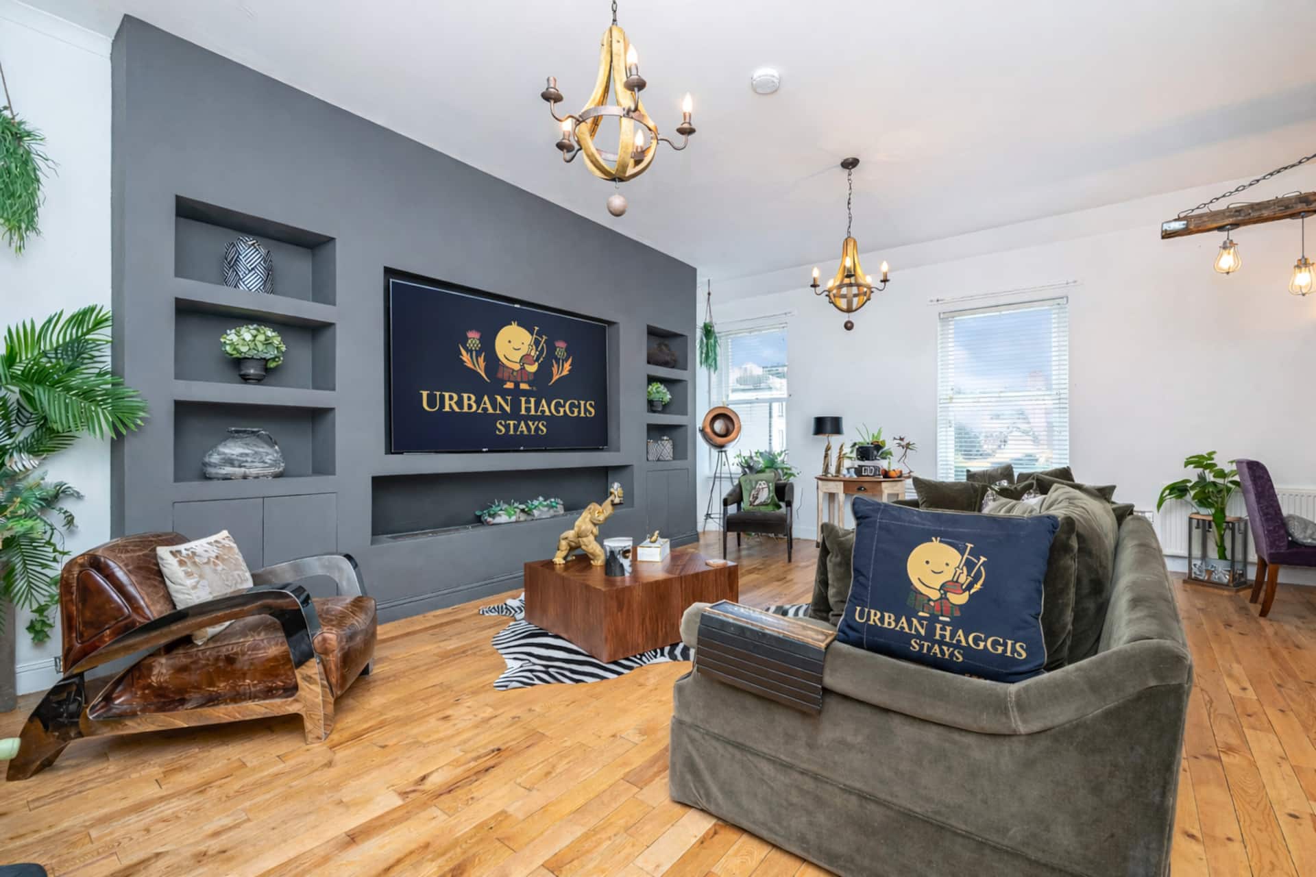 Caledonia House- Luxurious Sea View House Near Edinburgh by Urban Haggis Stays