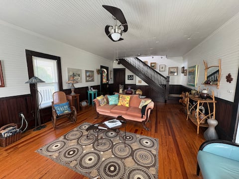 Popular Airbnb listing: Seagrove Stoneware Inn - Porcelain Room in Greensboro / High Point