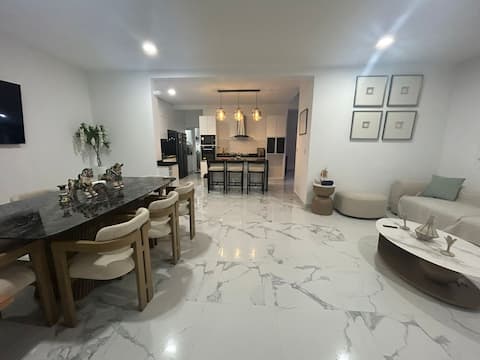 Successful Airbnb property: Casa de Playa de Estreno in Cerro Azul