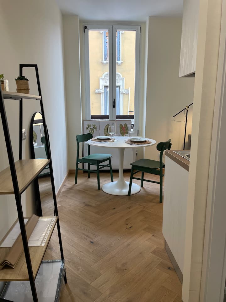 Modern Milan Studio Retreat - Milano
