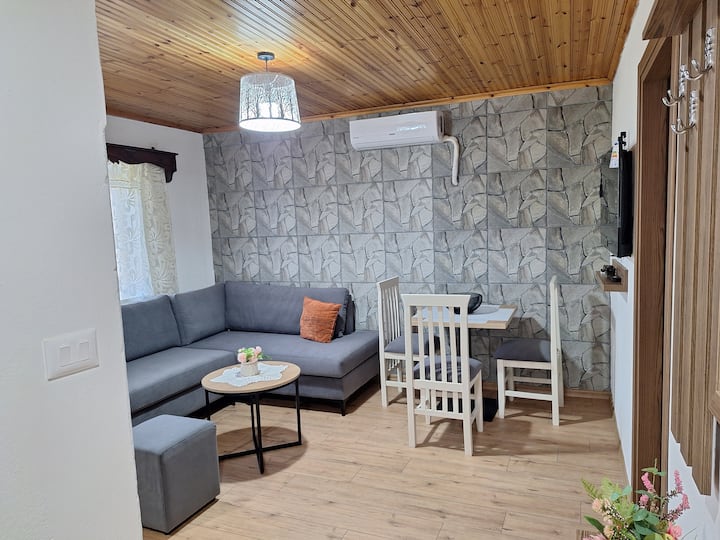 Sebastian's Apartment 3 In The Old Town - Argirocastro