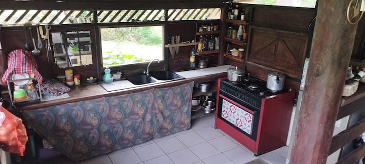 Carbet En Bord De Crique - Guyane française