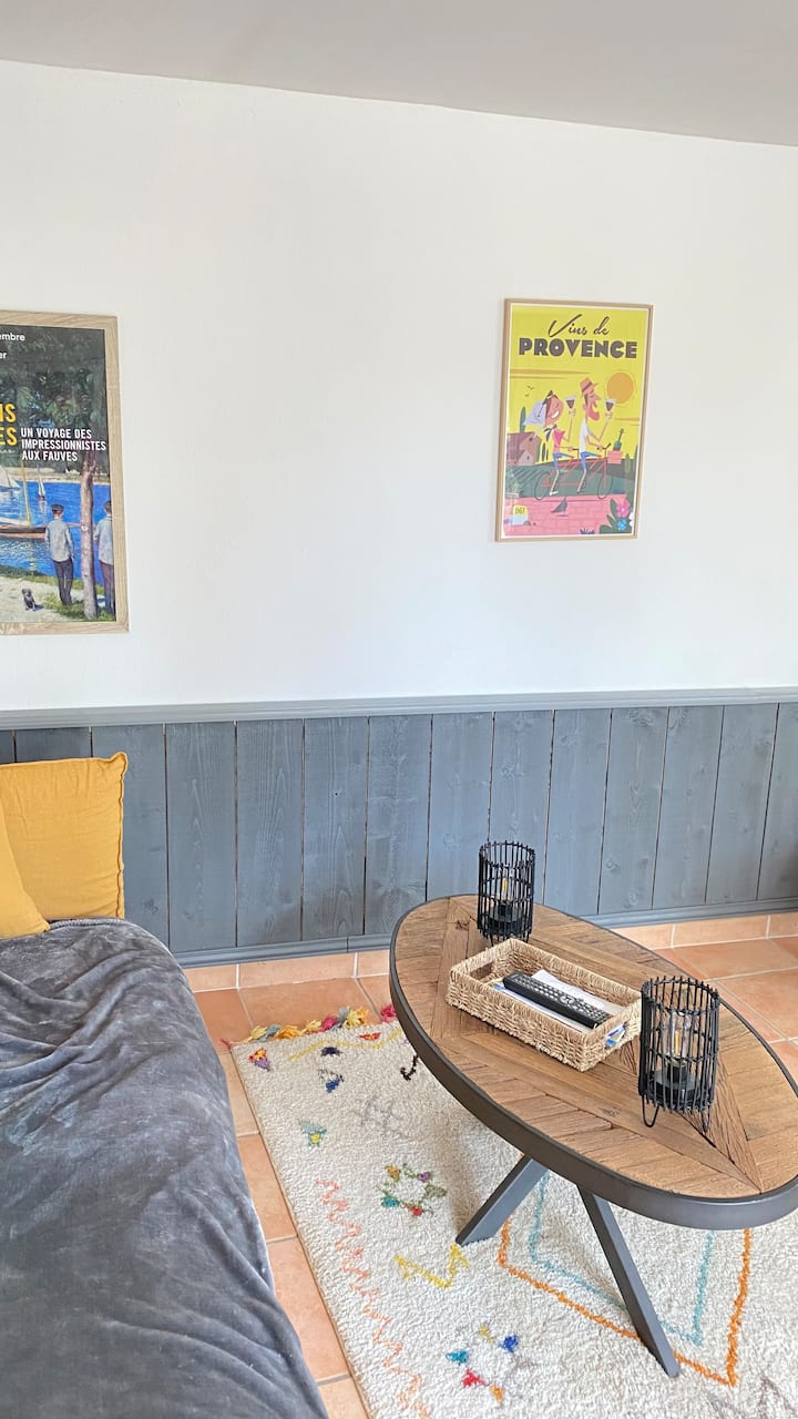 Gîte Dans Superbe Mas : Piscine, Tennis,  Jacuzzi… - Courthézon