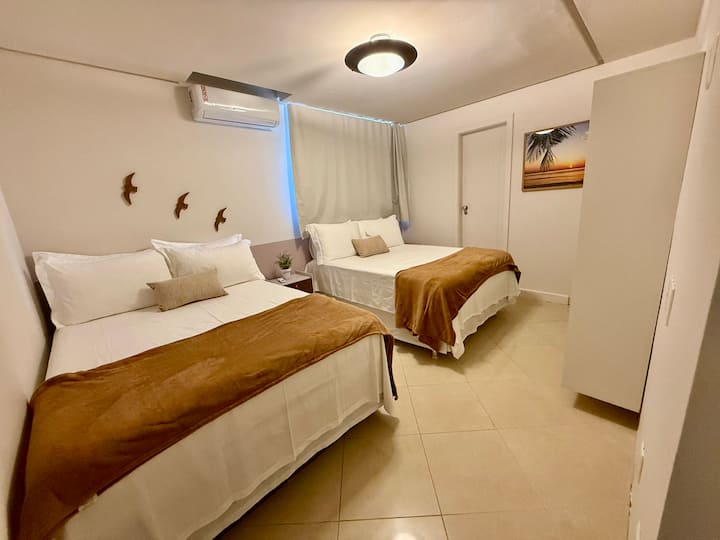 Apartman sa spavaćom sobom 02 Passáros
- 2 standardna bračna kreveta
-Roupeiro
- Klimatizirano
- Banheiro
- Krevet i kupaonica
-Cortinas blackout