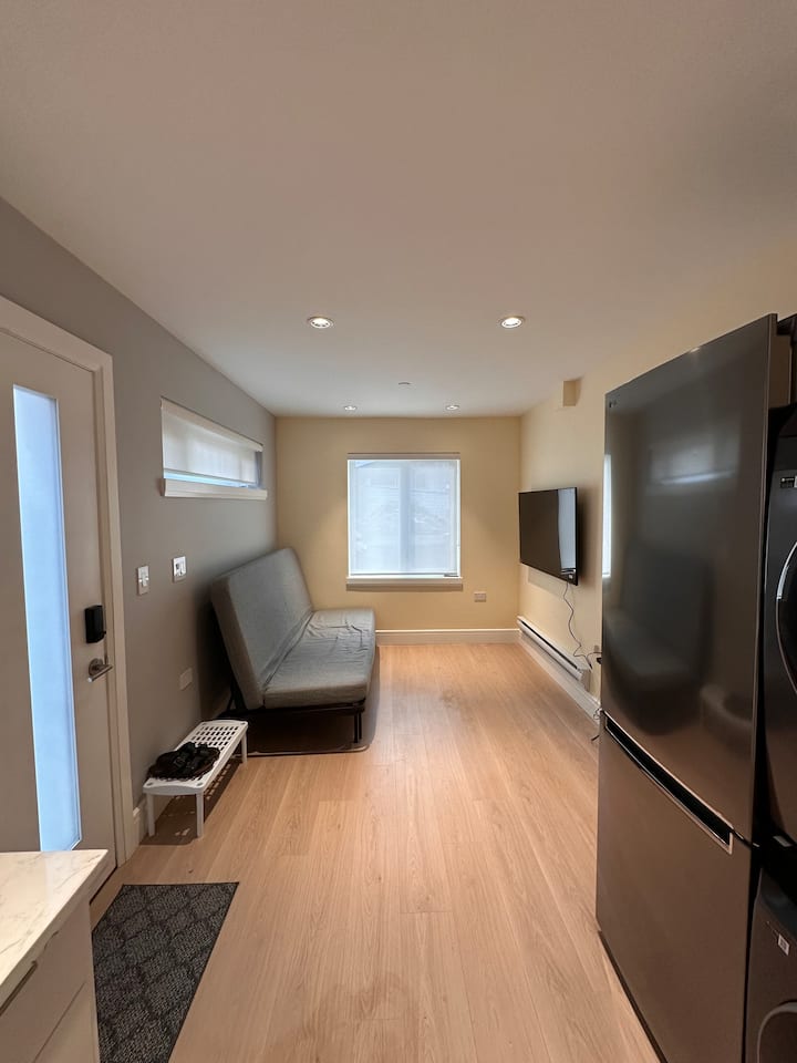 Cozy Private Coach House | 15 Mins To Downtown - Burnaby