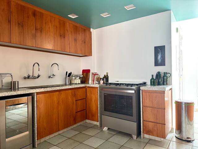 Spacious 180 m² Apt – luxury, comfort & design gallery image 4