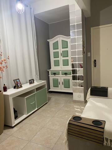 10 min da praia de Copacabana , limpo e organizado gallery image 5