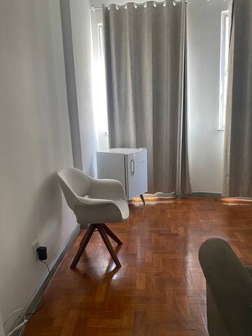 10 min da praia de Copacabana , limpo e organizado gallery image 4