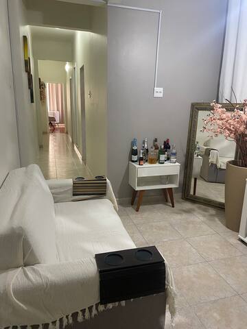 10 min da praia de Copacabana , limpo e organizado