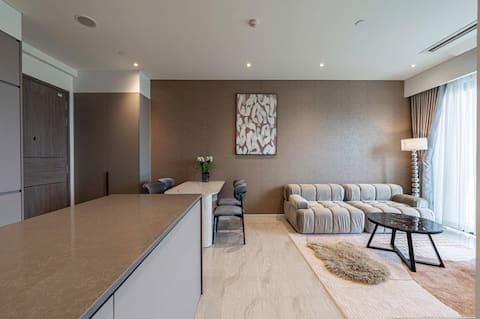 2BR Opera & million-dollar view