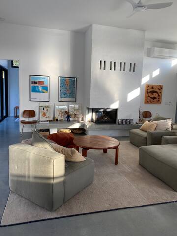 Family Home with Pool gallery image 3