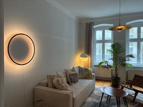 Popular Airbnb listing: Charming old building apartment in Berlin Mitte in Mitte