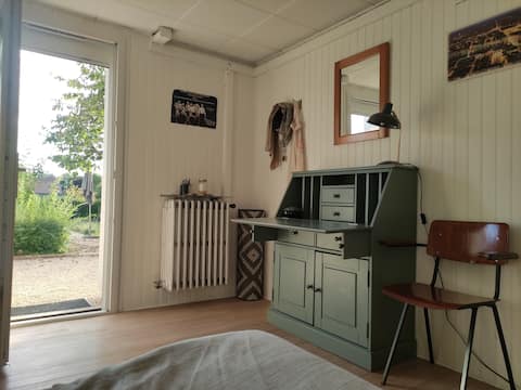 2 bedrooms with garden