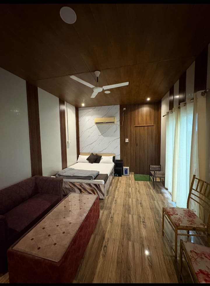 Luxury Farmhouse With Pool | 8km From Pryg Airport - Prayagraj