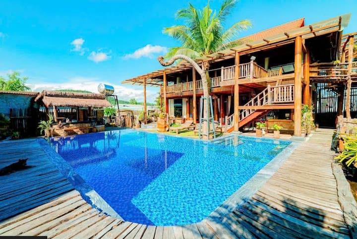 Unique Wooden Villa With Pool - Phú Quốc