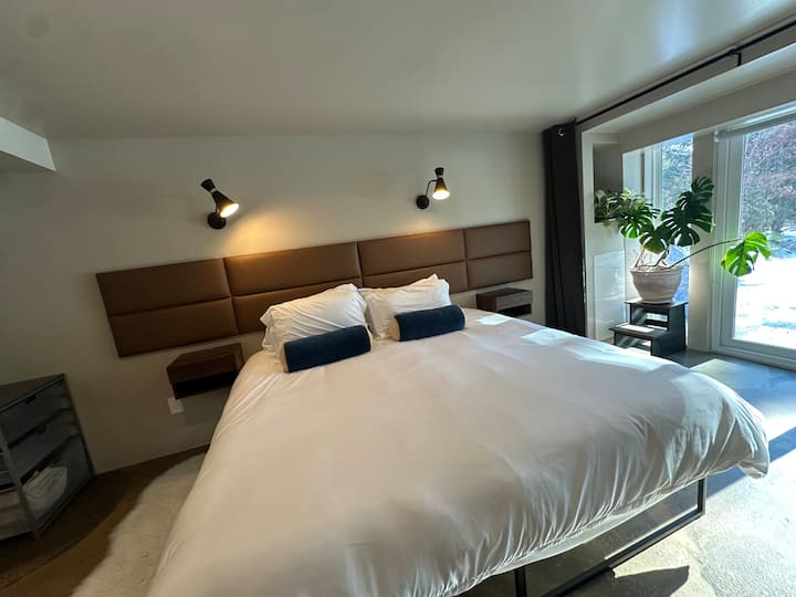 Gorgeous Riverfront | Hot Tub | Adult Playroom