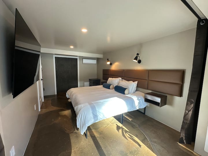 Gorgeous Riverfront | Hot Tub | Adult Playroom