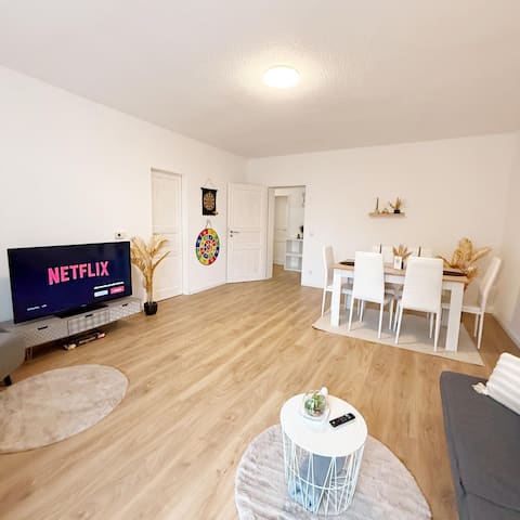 Feel-good apartment with balcony, Netflix & games