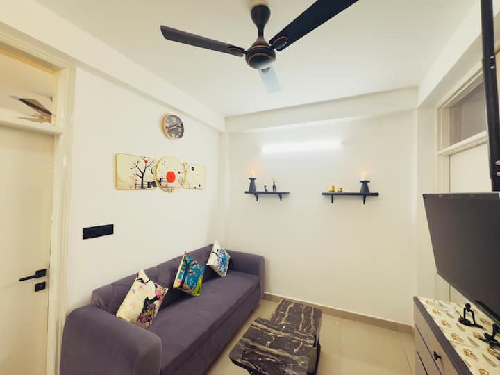 Clean & Cozy 2bhk Near Max & Amity | Noida 104 - Noida