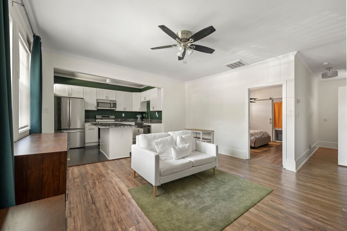 Popular Airbnb listing: Downtown Atlanta Aquarium MBZ/CNN Belt Line in Westview