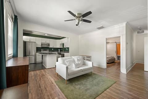 Popular Airbnb listing: Downtown Atlanta Aquarium MBZ/CNN Belt Line in Westview