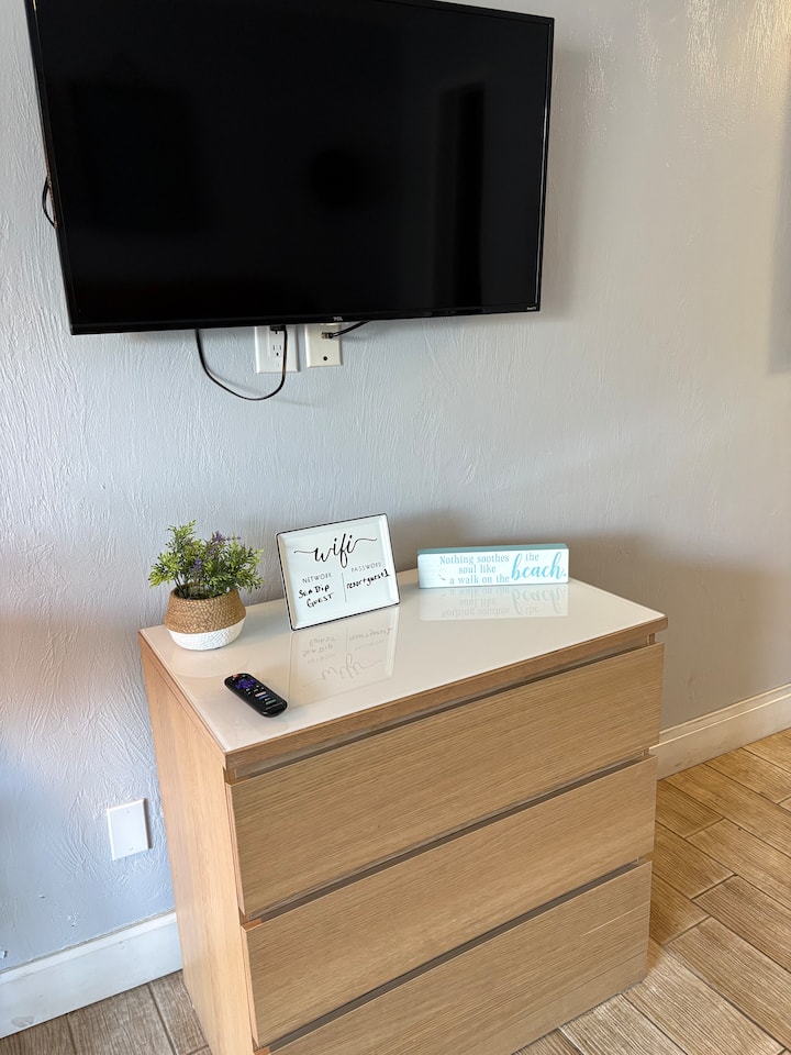 Stylish Studio Condo In Daytona - Daytona Beach, FL