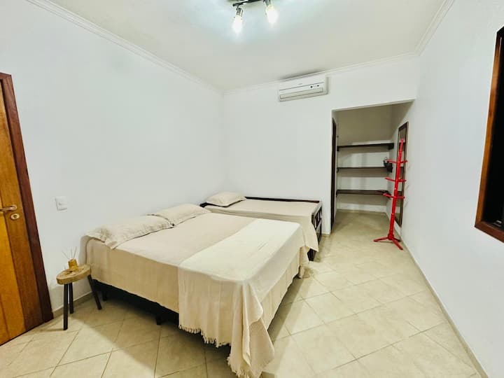 Აპარტამენტი 3
Ადაპტირებულობა 
Კამა-კასალი 
2 ერთადგილიანი საწოლი 