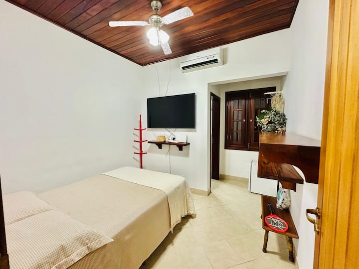 Აპარტამენტი 1 დასრულებულია 
Კონდიციონერი 
° მინიბარი;
Კამა-კასალი
Თაროები ტანსაცმლისა და თაროს მოსაწყობად
Უთო 
Სხეულის სარკეები 
Სააბაზანო ტუალეტის საშხაპით 
Საშხაპე 