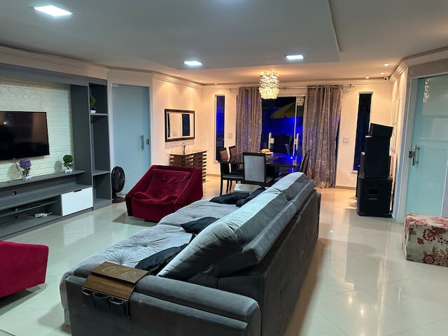 Casa luxuosa com piscina e mais gallery image 4