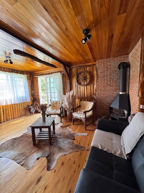 Top Airbnb: Chalé Araucária 4 km from Anitápolis square. em Anitápolis