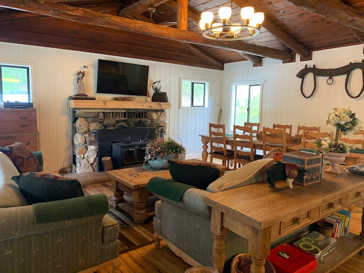 Volcan Pond Cabin + Bunkhouse (Sleeps 14) +Hot Tub - Julian, CA